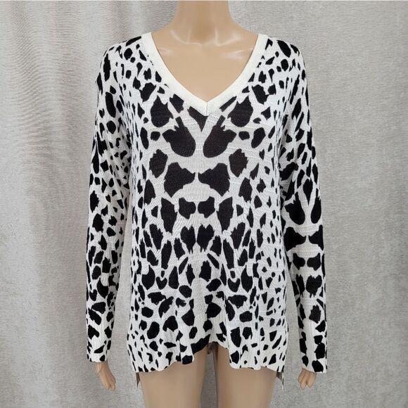 John + Jenn Viscose Vneck Sweater Hi-lo Hemline White Bkack Spotted Knit - Picture 1 of 11